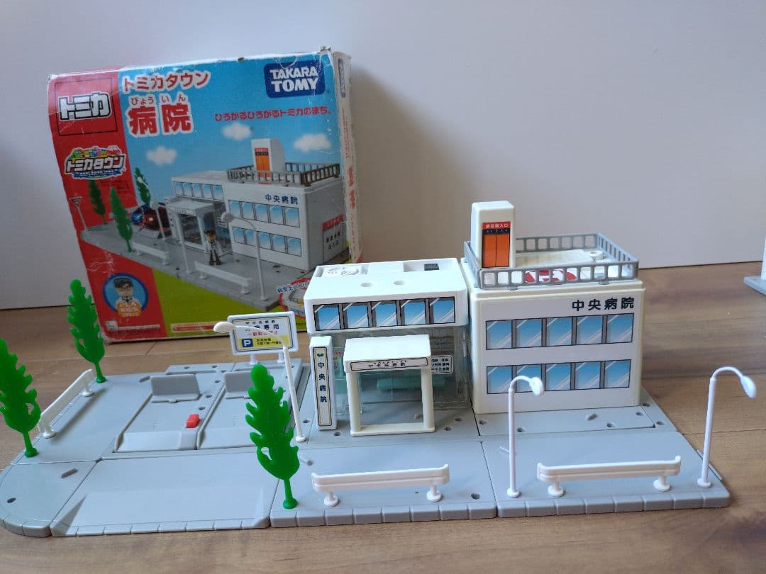 トミカ トミカタウン病院 廃盤品 電池付き - メルカリ