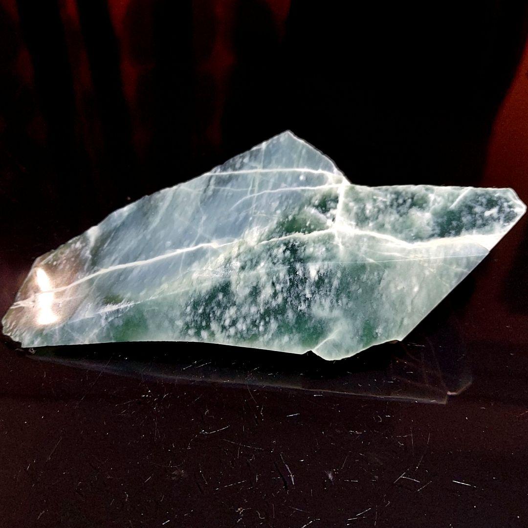 希少！産出量の少ない ブルーグリーンが綺麗なグアテマラ翡翠 原石多面磨き521