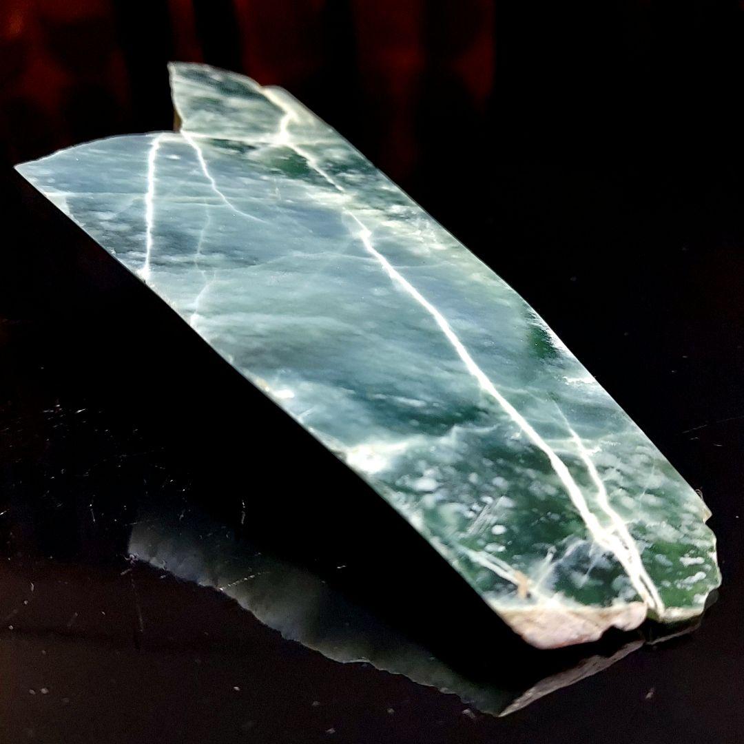 希少！産出量の少ない ブルーグリーンが綺麗なグアテマラ翡翠 原石多面磨き521