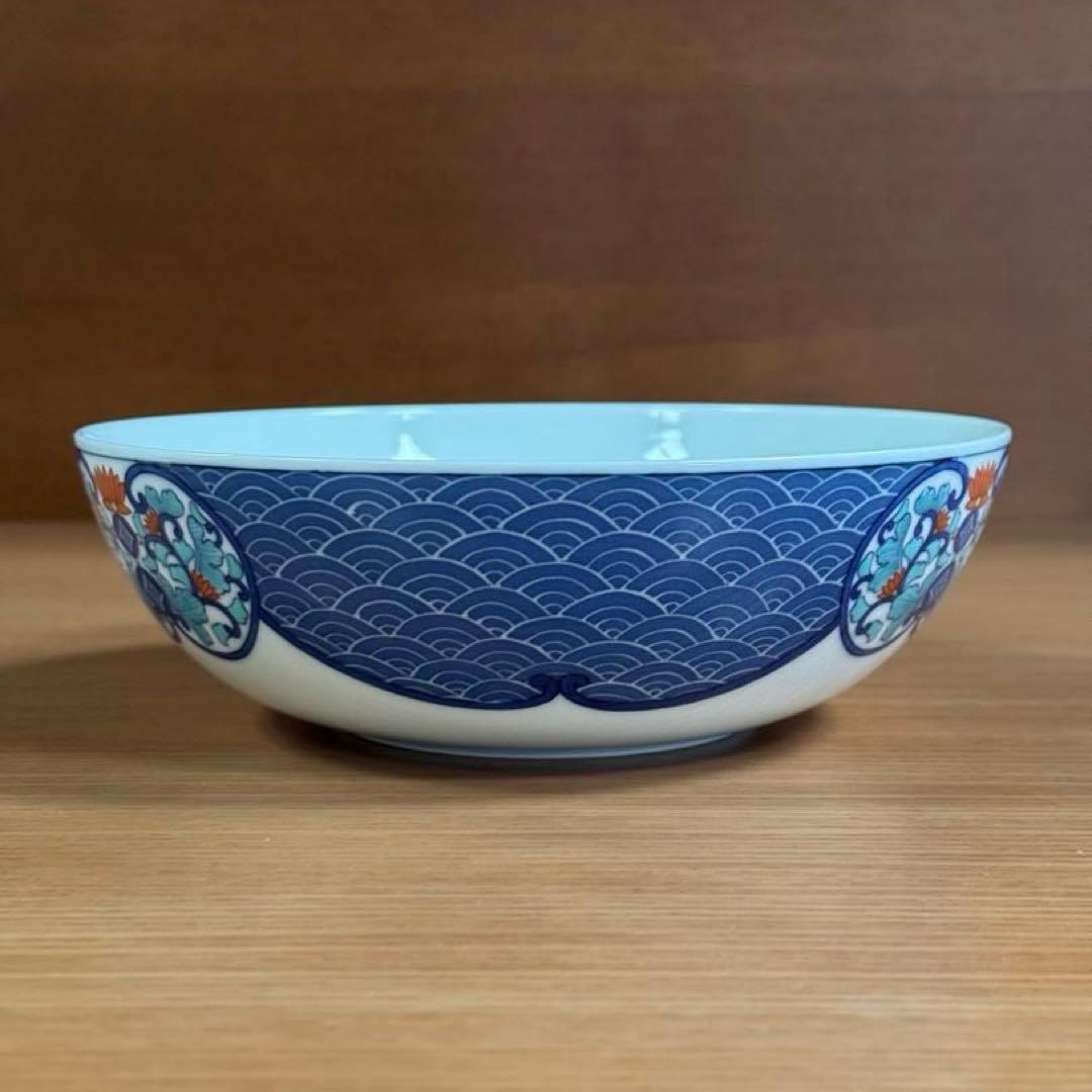 伊万里焼 畑萬陶苑：鍋島 色絵墨弾き青海波唐花紋 多用鉢（大）