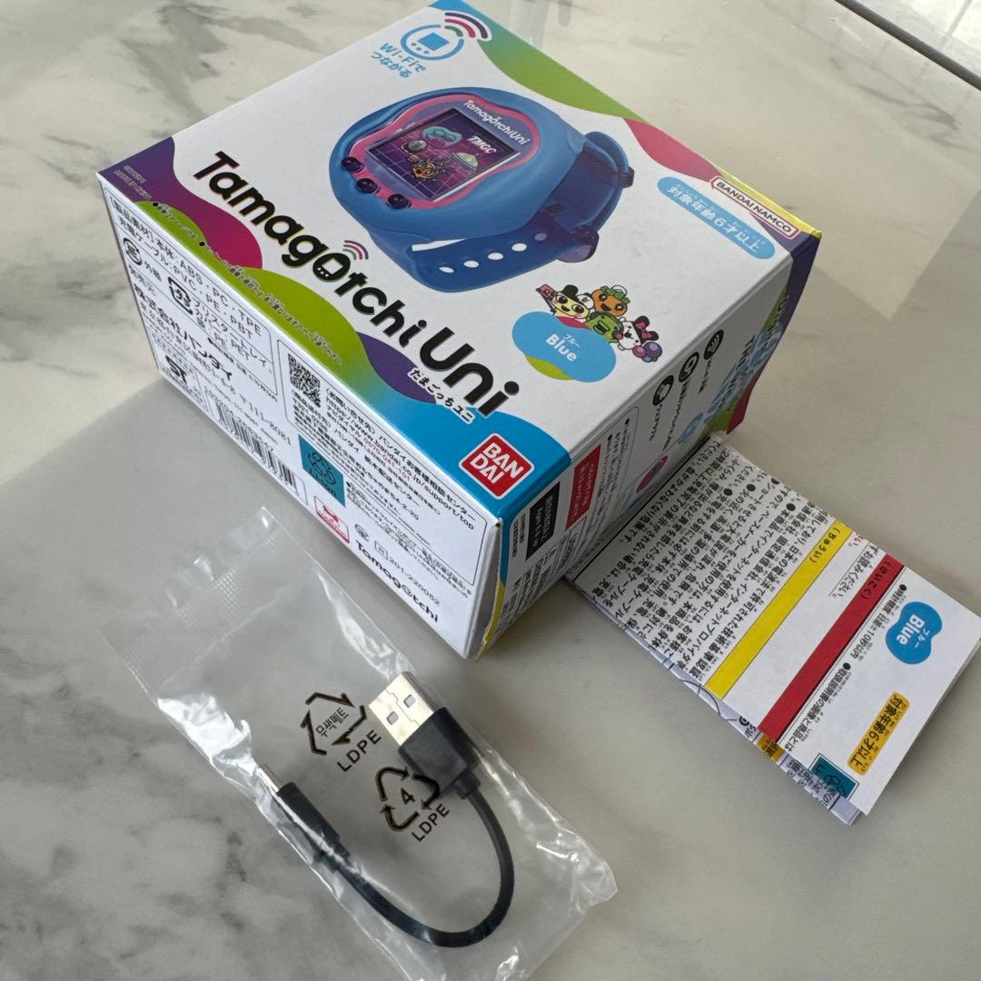 Tamagotchi Uni 青色 本体と付属品