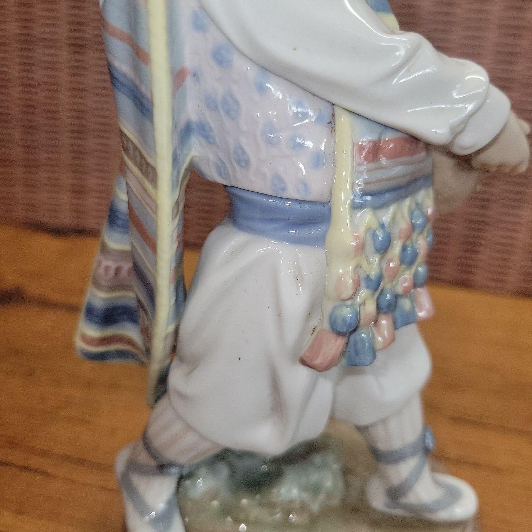 完品】LLADRO リアドロ バレンシアの花 ブーケを持つ少年 1526 - メルカリ