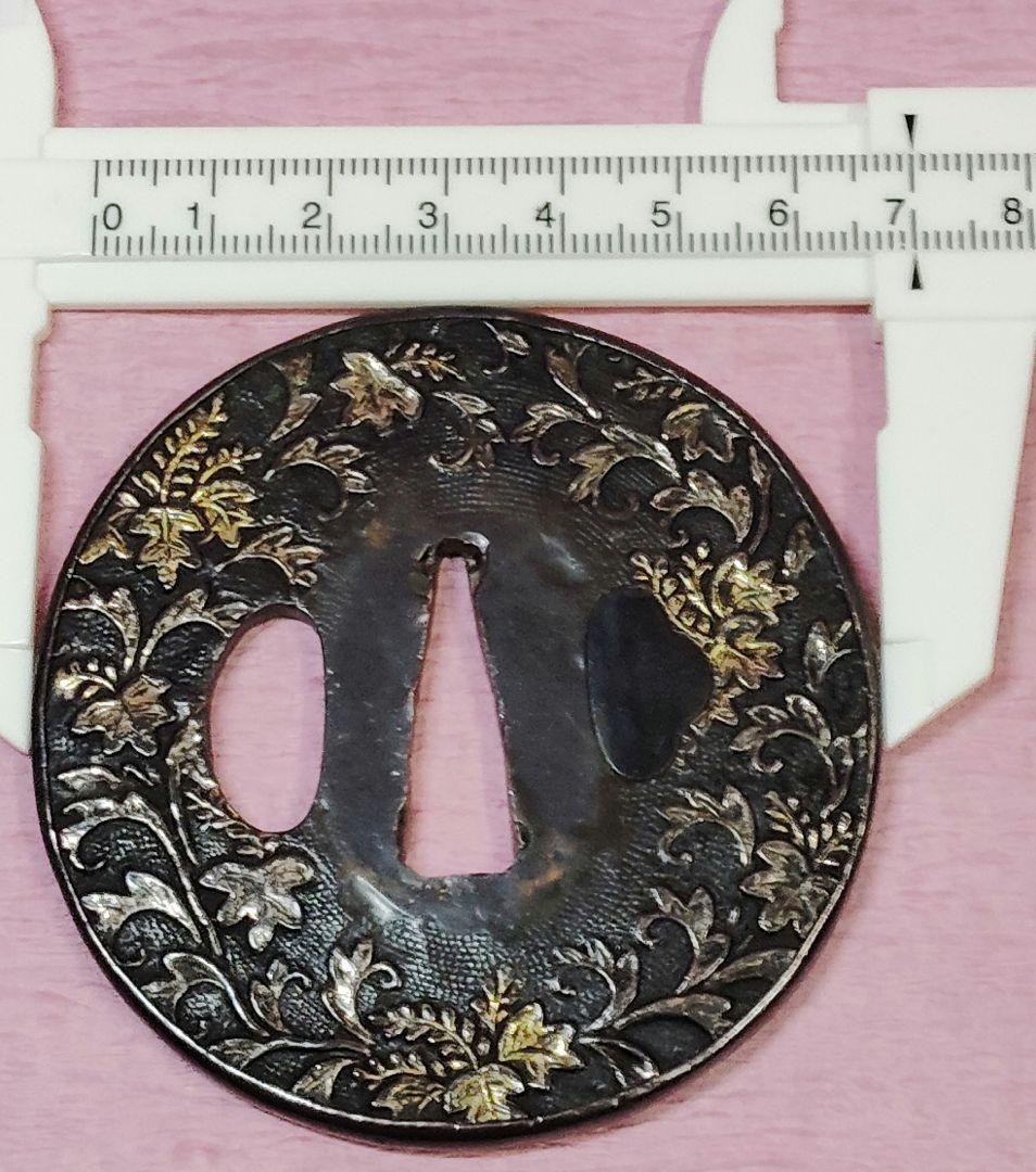 刀装具 鐔 鍔 無銘 銅地 魚々子地 真鍮象嵌 草花文様図 覆輪丸形鐔 時代物
