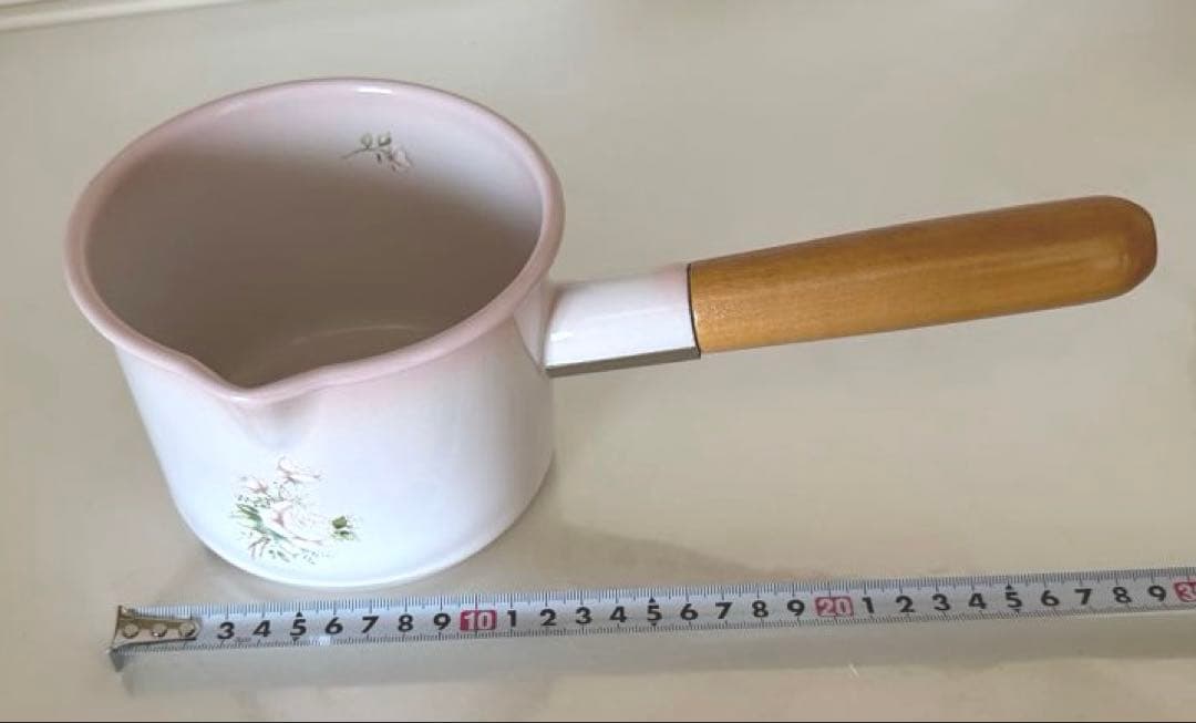 イマンオードリーピンク木持ち手ミルクパン琺瑯