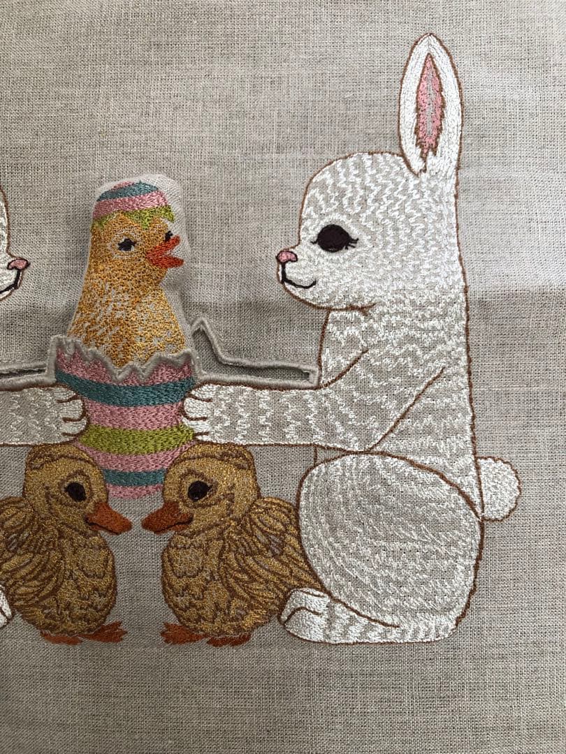 最終値下げ！コーラルアンドタスク クッションカバー イースターフレンズ