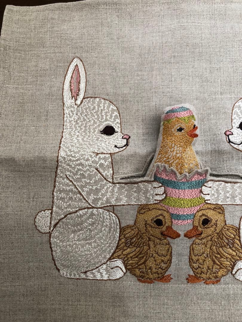 最終値下げ！コーラルアンドタスク クッションカバー イースターフレンズ