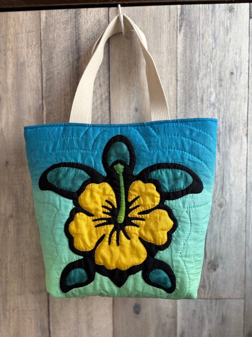 ♡ハワイアンキルトバッグ♡ホヌのハイビスカス♡
