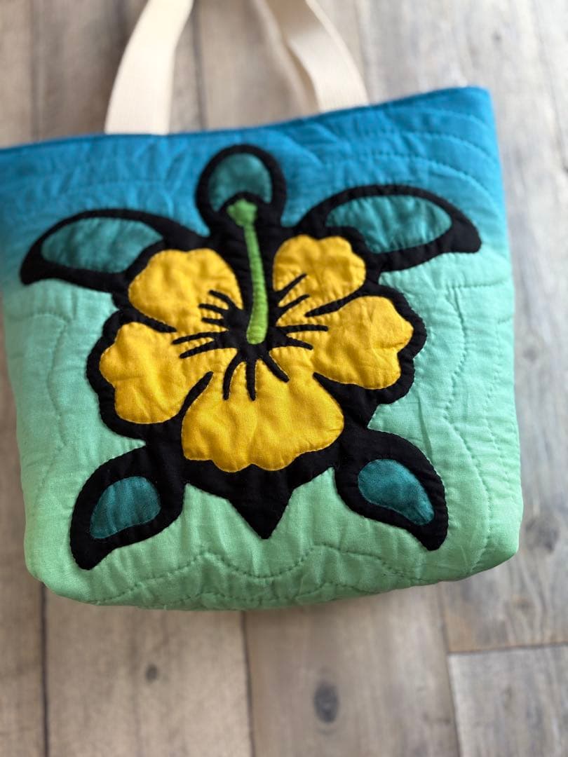 ♡ハワイアンキルトバッグ♡ホヌのハイビスカス♡
