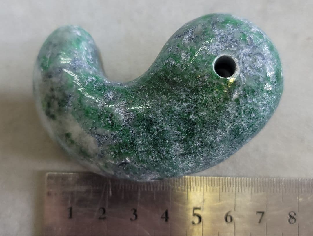 特大　翡翠　勾玉