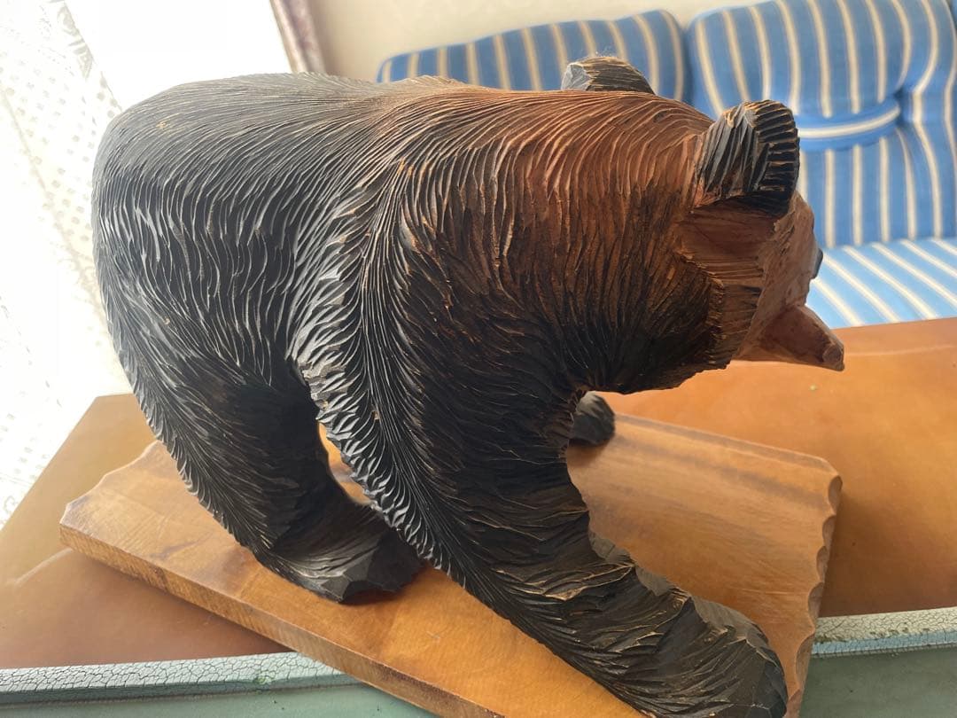 木製クマと魚の彫刻 - メルカリ