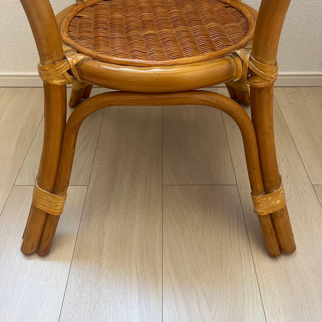 ガラス天板×籐ラタンフレーム　丸テーブル　ラタン　レトロ