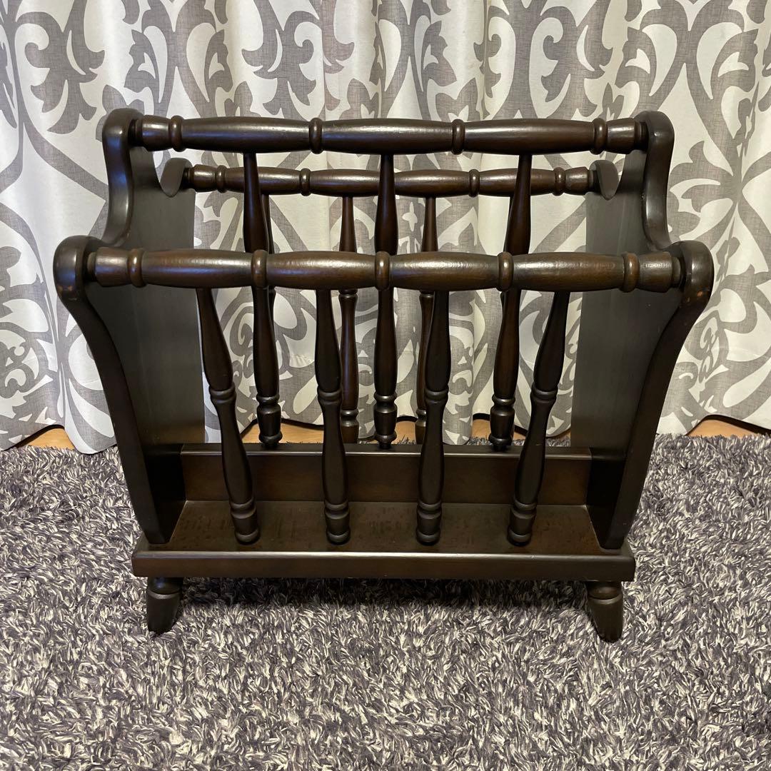 Authentic Furniture Products社製 マガジンラック