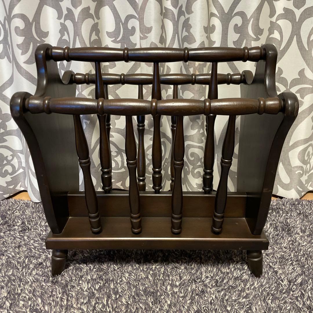 Authentic Furniture Products社製 マガジンラック