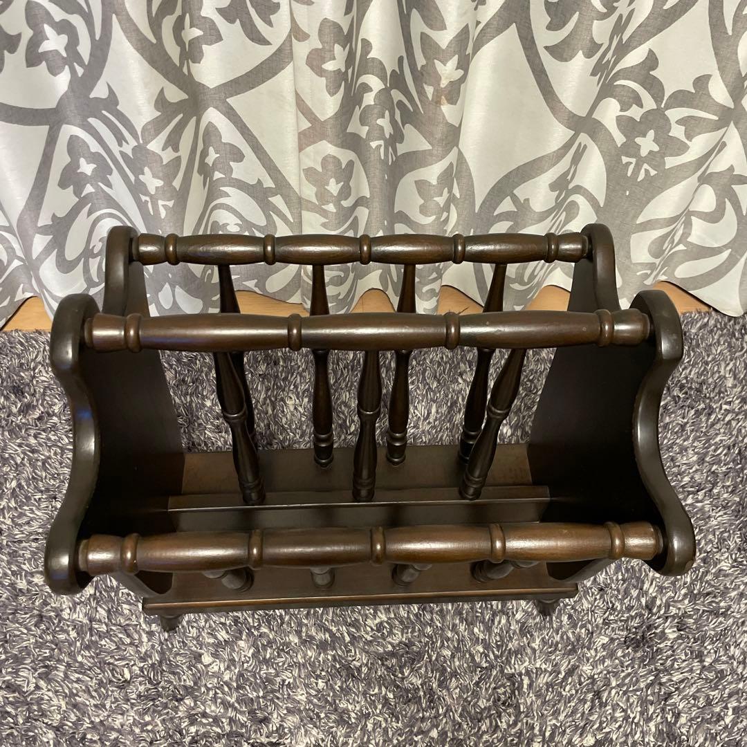 Authentic Furniture Products社製 マガジンラック