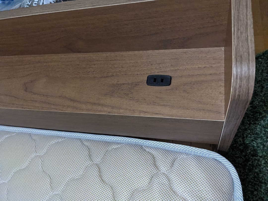 ダブルベッド（マットレス付き）