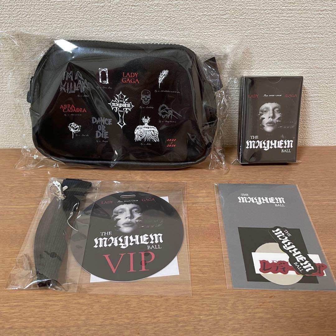 オマケ付LADY GAGA THE MAYHEM BALL VIP Silver - メルカリ