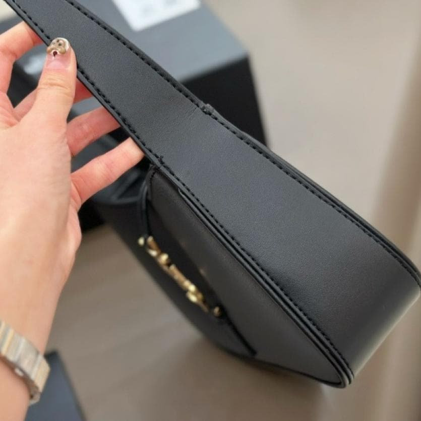 Le 5 à 7 hobo ブラック ショルダーバッグ