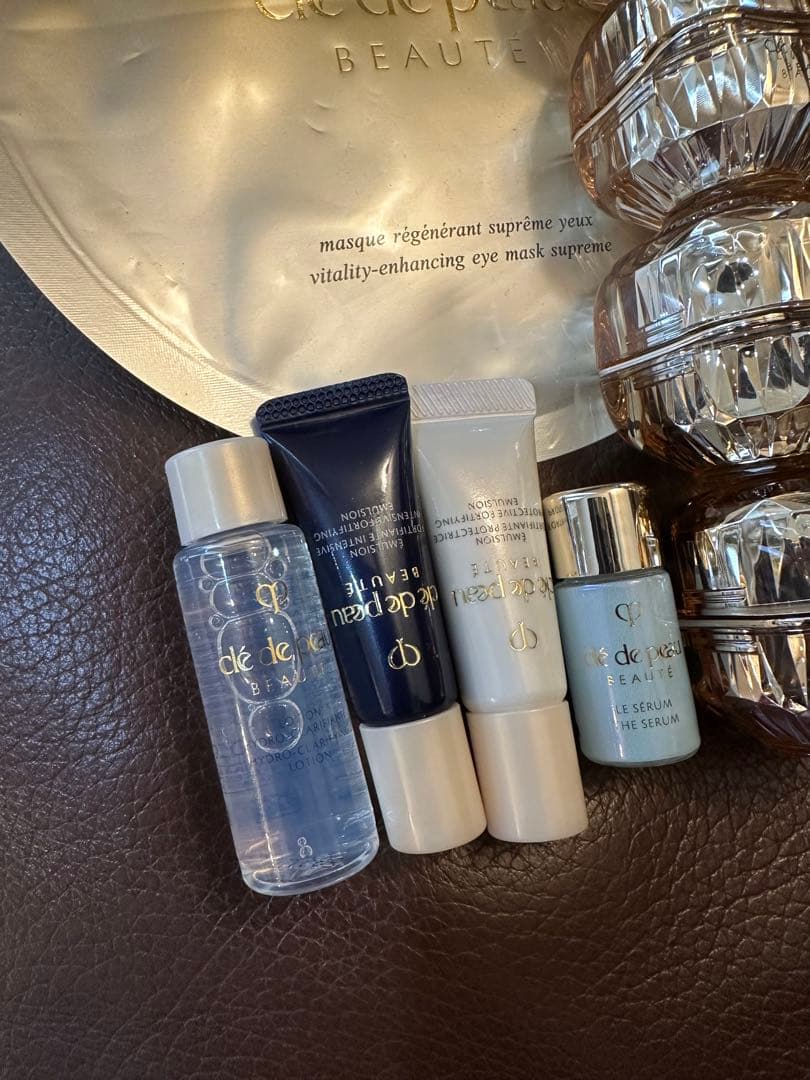 プレゼント付き⭐資生堂クレドポーボーテ ラ・クレーム 5ml*8 新品