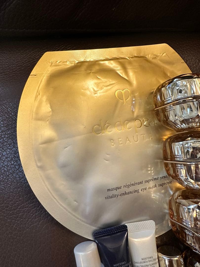 プレゼント付き⭐資生堂クレドポーボーテ ラ・クレーム 5ml*8 新品