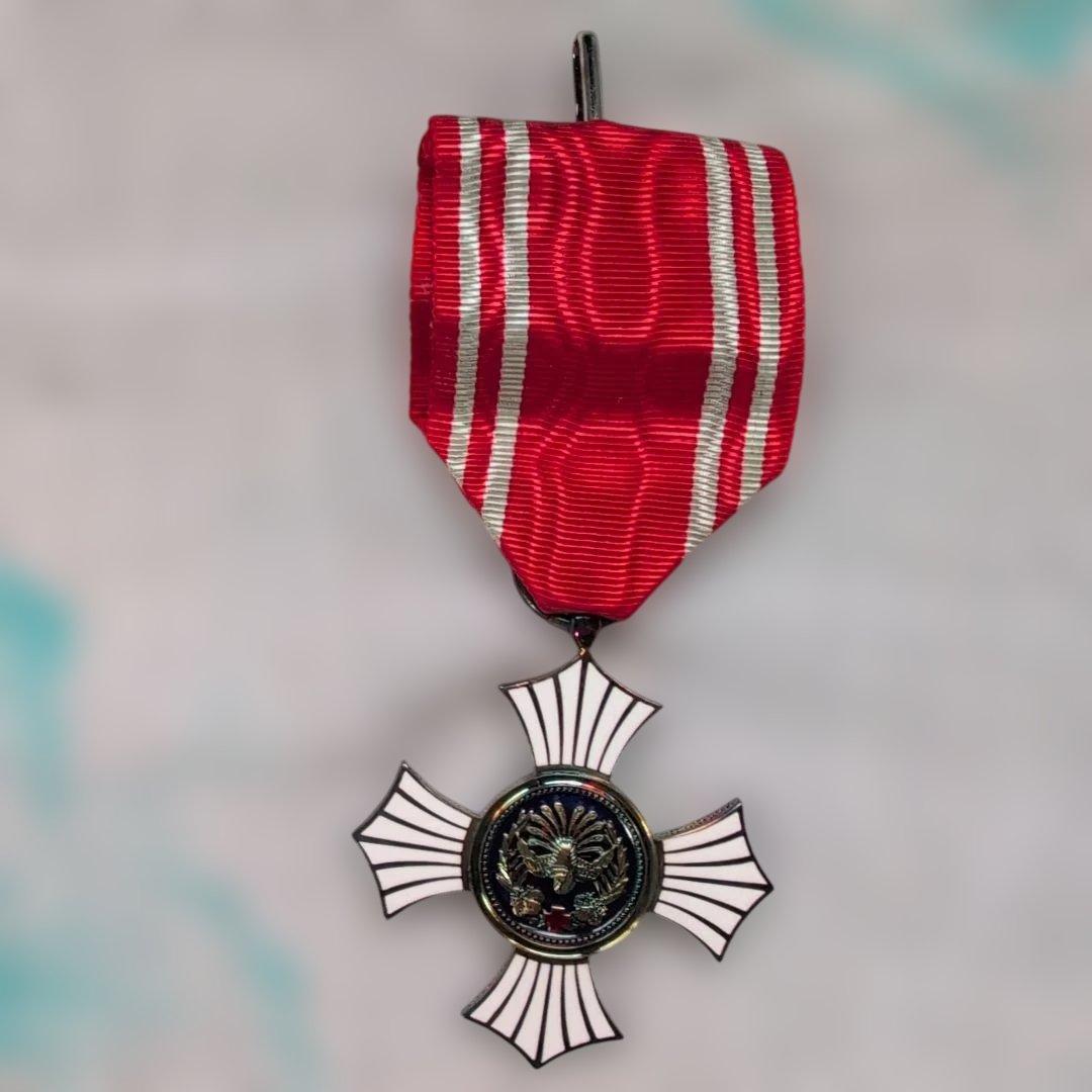 日本赤十字社 金色有功章勲章 （金色 男） - メルカリ