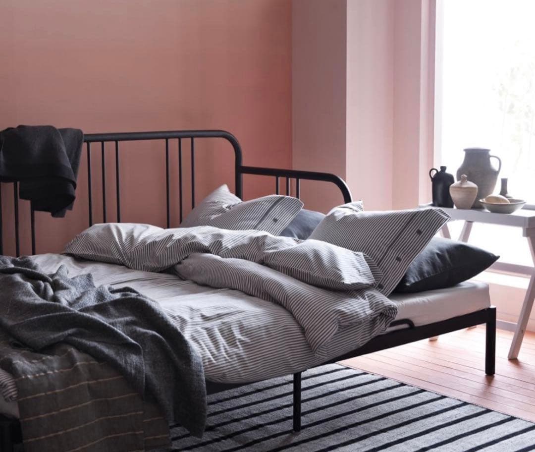 引取希望 FYRESDAL IKEA デイベッドフレーム　①