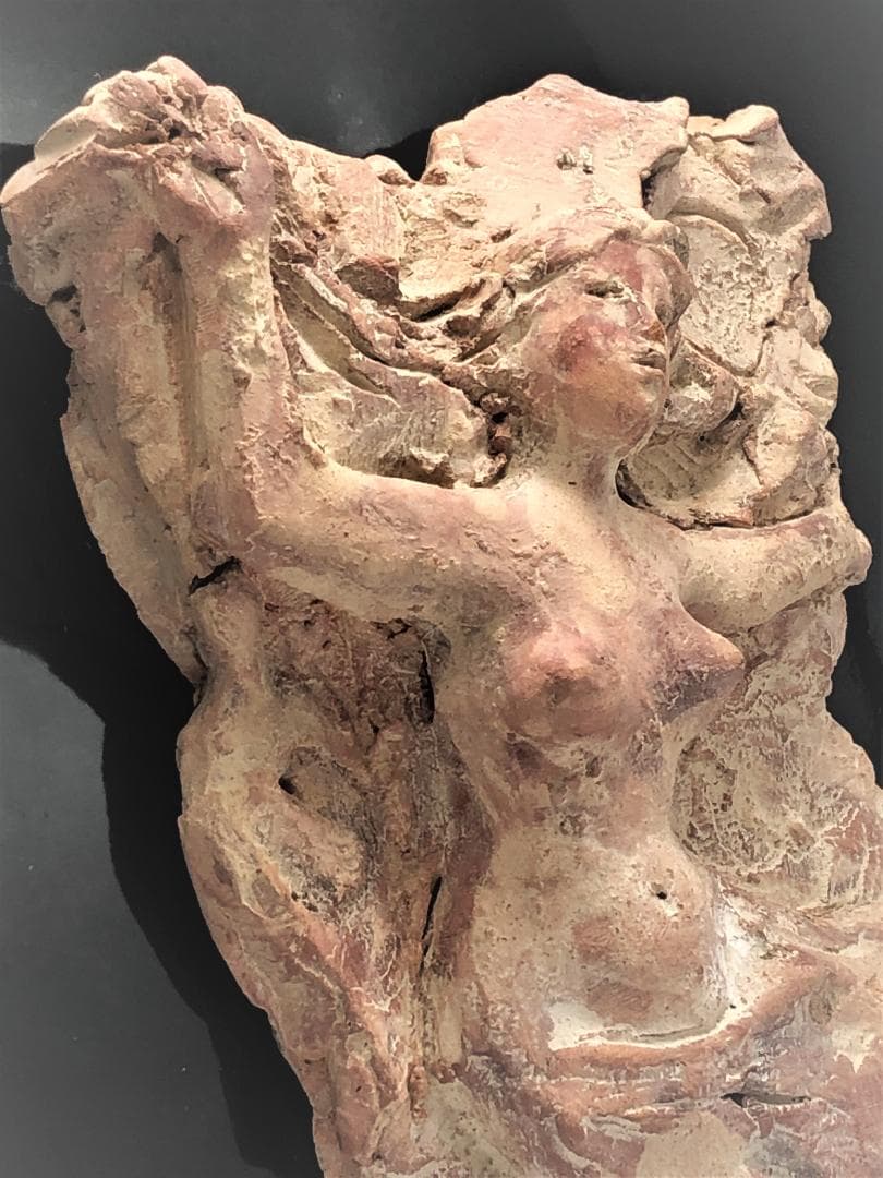 【 川田清 作「雲と遊ぶエリナ」】　昭和47年（1972）　テラコッタ