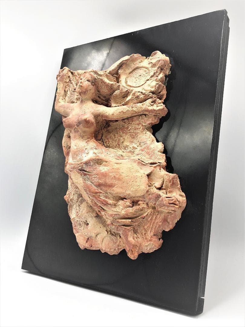 【 川田清 作「雲と遊ぶエリナ」】　昭和47年（1972）　テラコッタ