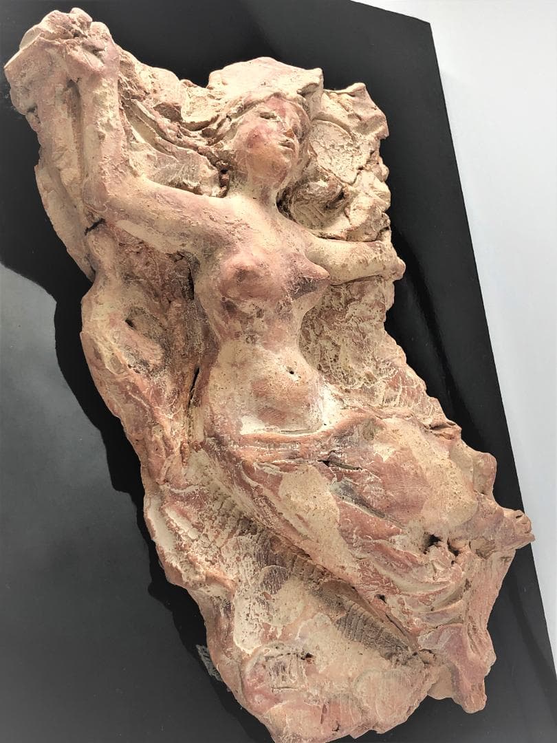 【 川田清 作「雲と遊ぶエリナ」】　昭和47年（1972）　テラコッタ