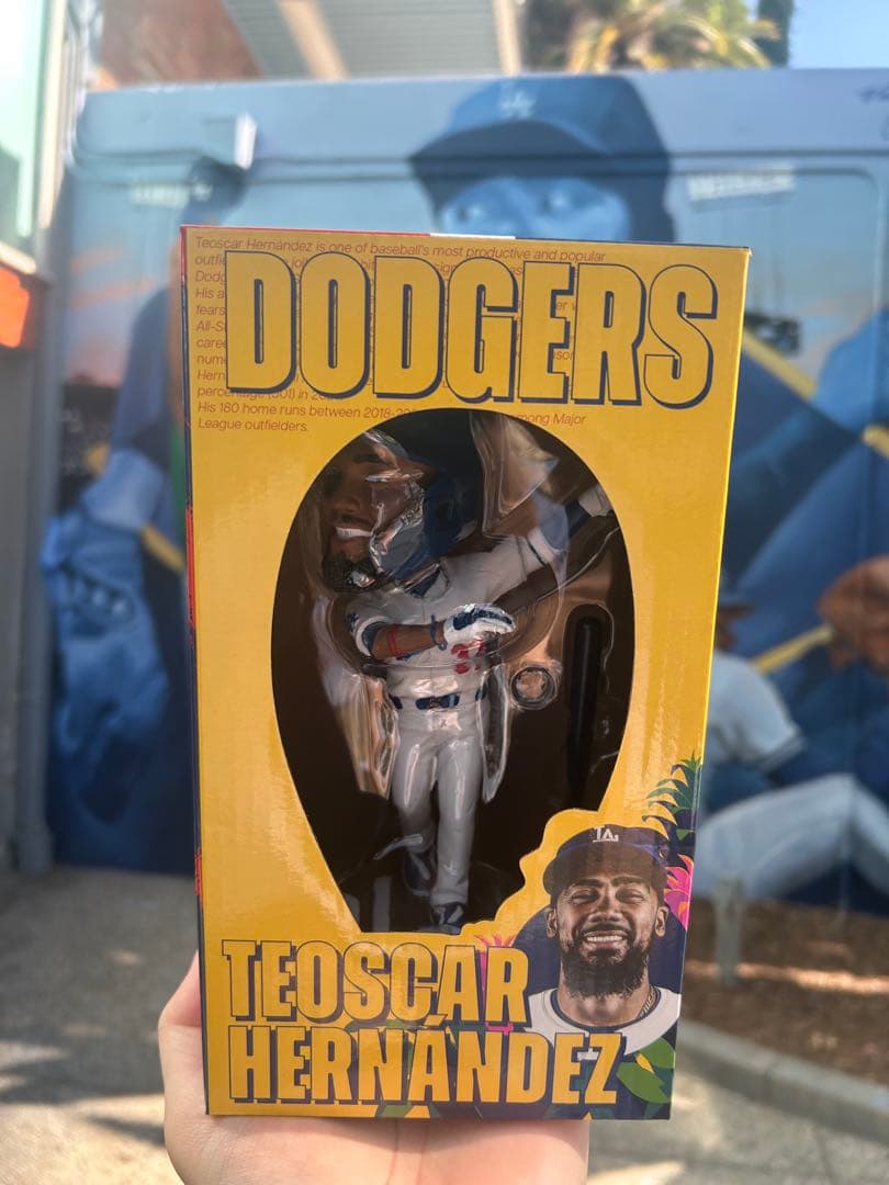 ドジャース限定　テオスカーヘルナンデス ボブルヘッド