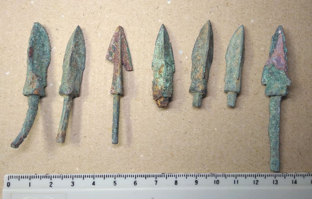 戦国時代 青銅箭、青銅貨幣、青銅帯鈎