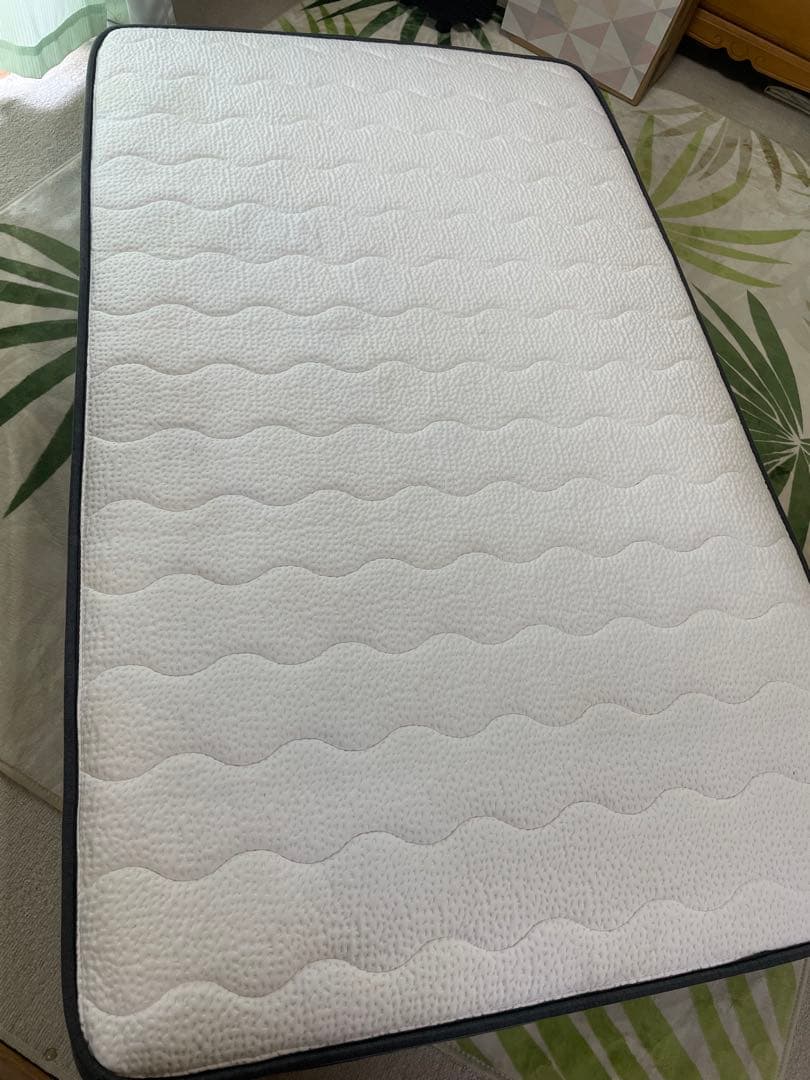 NELLマットレス　セミダブル（クリーニング済み）