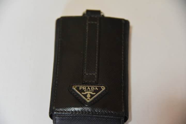 【送料無料】PRADAのiPod入れ