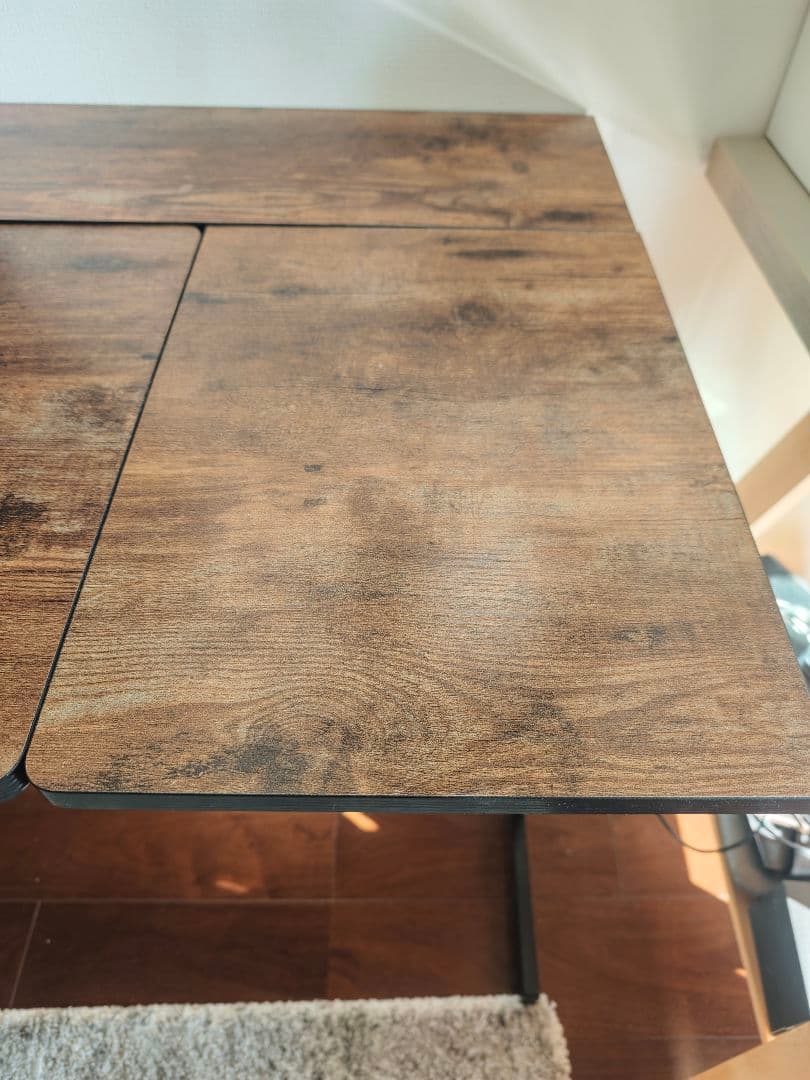 傾斜可能な木製パソコンデスク