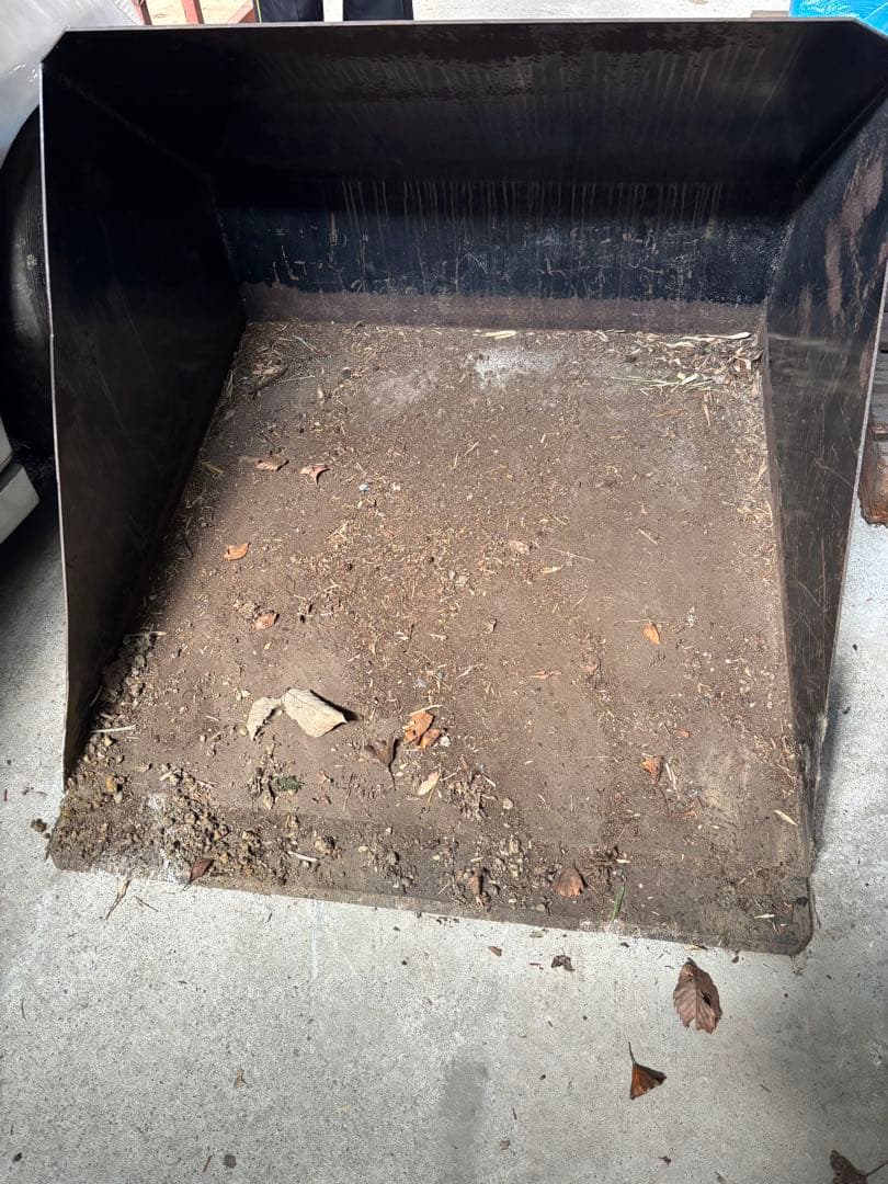 金属製バケット 約80cm幅