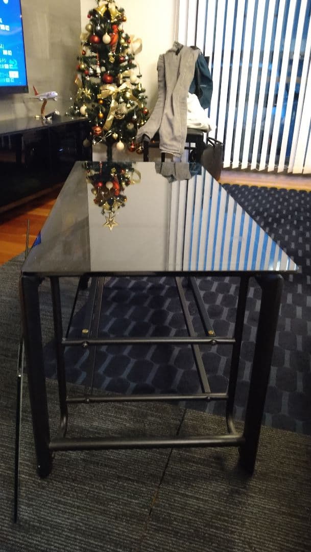 ガラステーブル　TV台