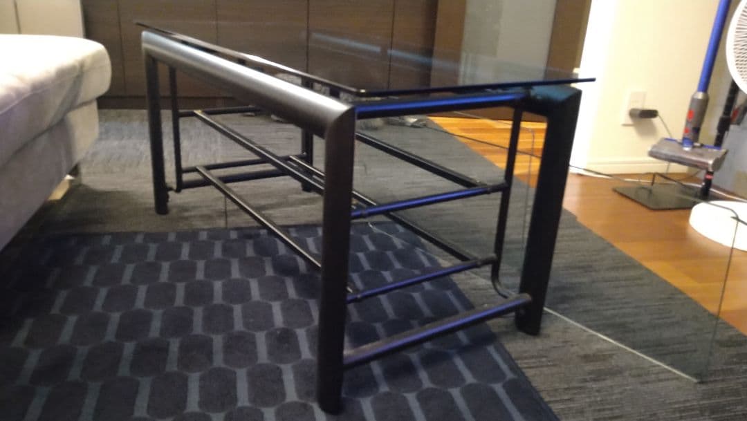 ガラステーブル　TV台