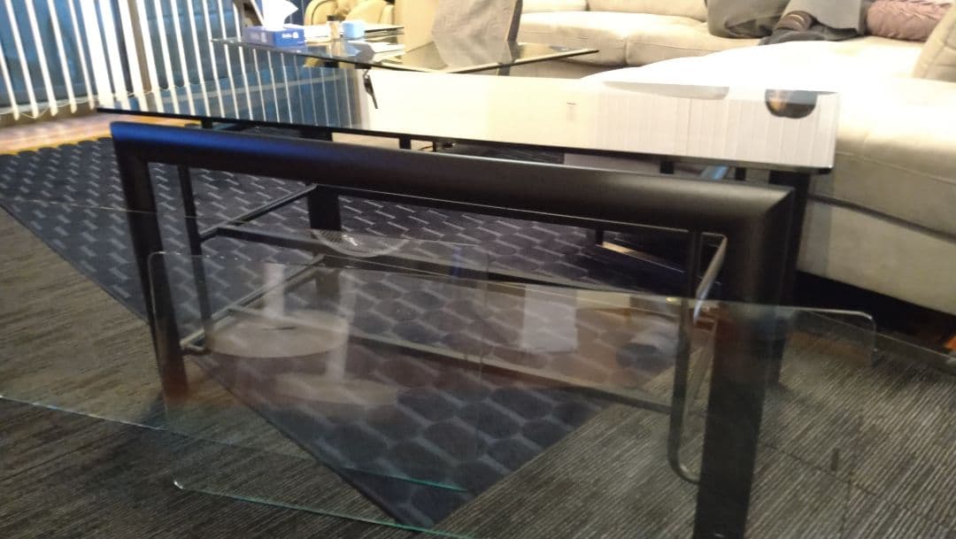 ガラステーブル　TV台