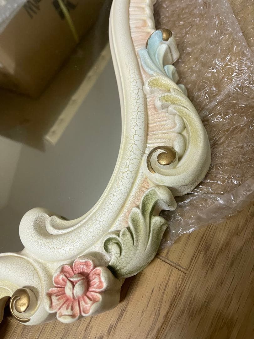 【期間限定値下げ⭐︎12/23迄】壁掛け　鏡　アンティーク　レトロ　花　ゴールド