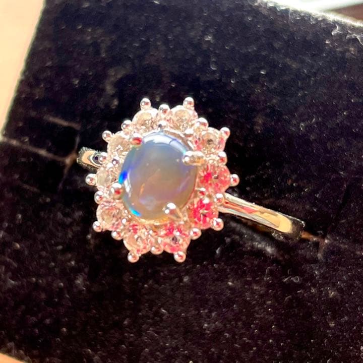 0.56ct クリスタルオパール　シルバーリング ホワイトトパーズ10個付き