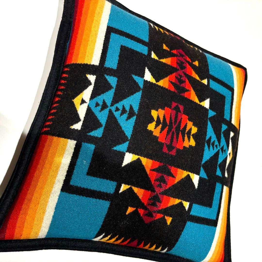 PENDLETON ペンドルトン　クッション　ブラック・アメリカンネイティブ柄