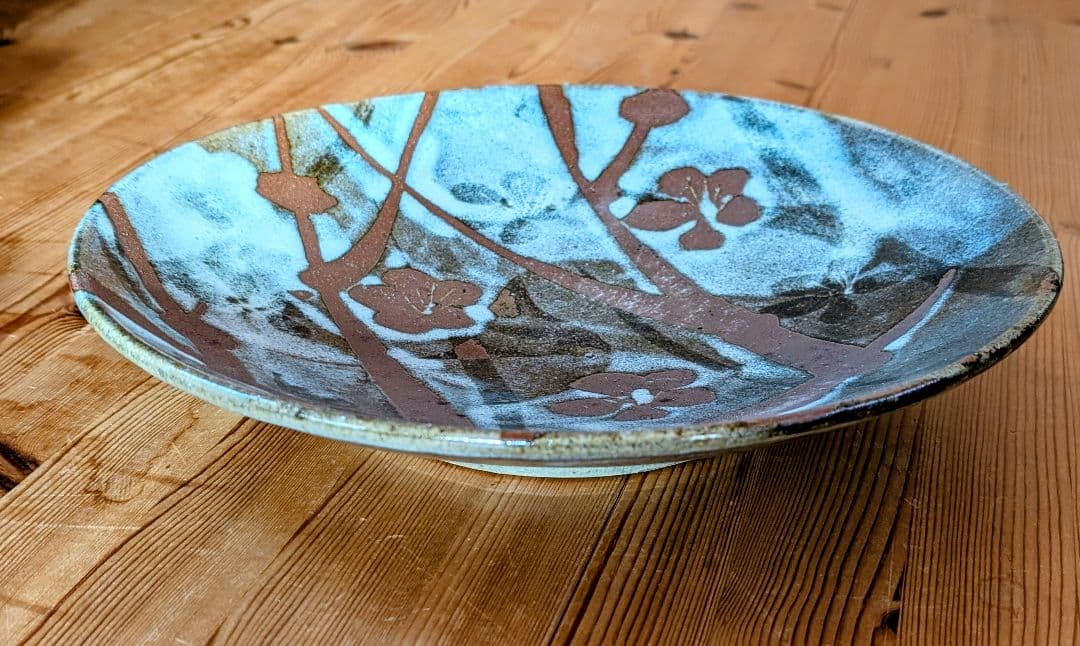 花と枝模様の陶器皿