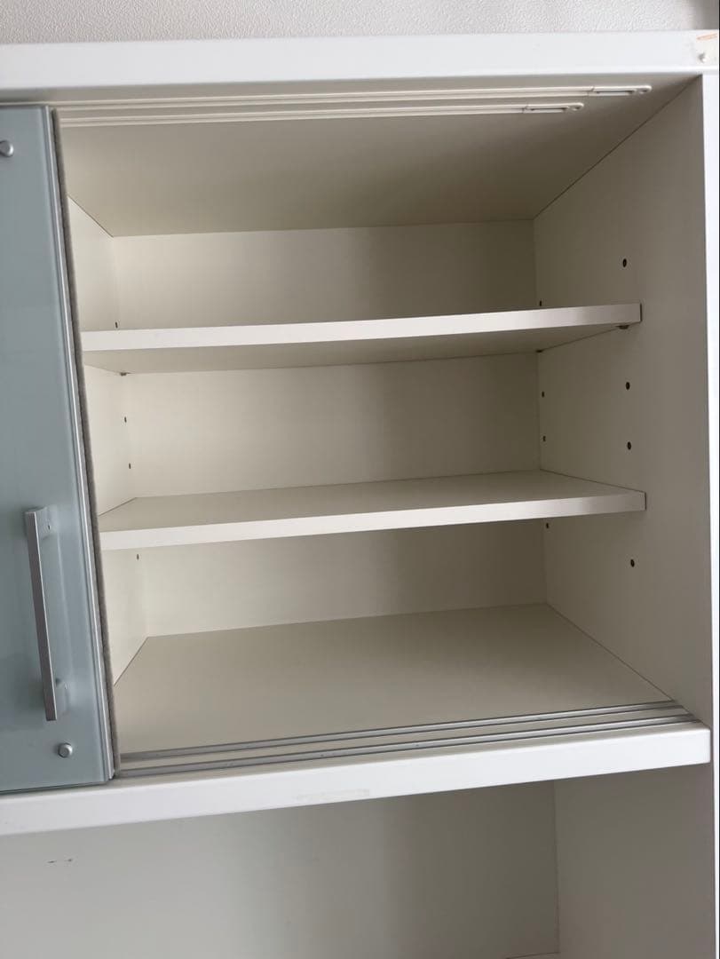 キッチン収納キャビネット