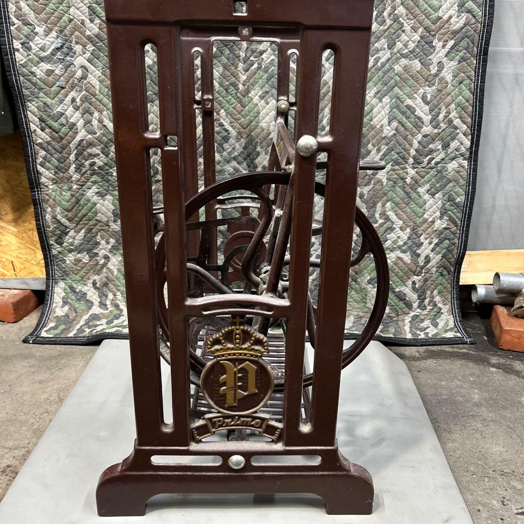 足踏みミシンの脚