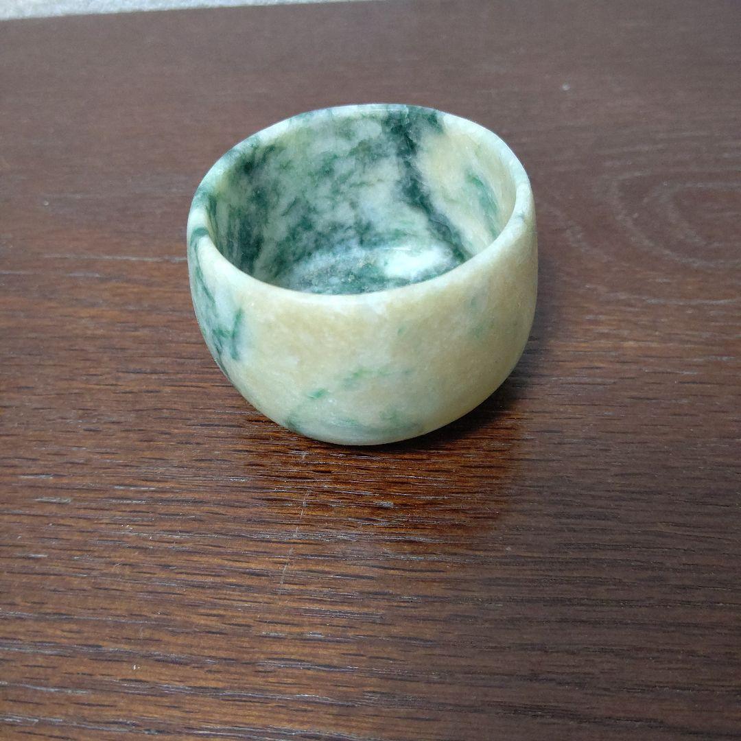 翡翠製ぐい呑み（糸魚川）検　翡翠　酒器ぐい呑み　美術工芸品　ヒスイ