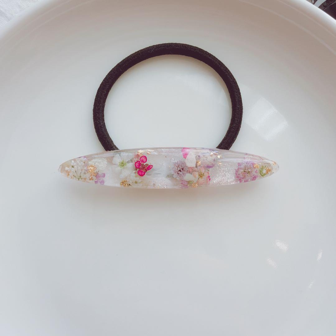 レジンヘアゴム キラキラ　冬　小花　ピンクベージュ