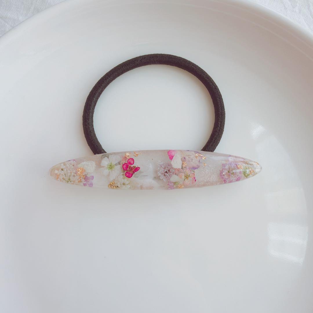 レジンヘアゴム キラキラ　冬　小花　ピンクベージュ