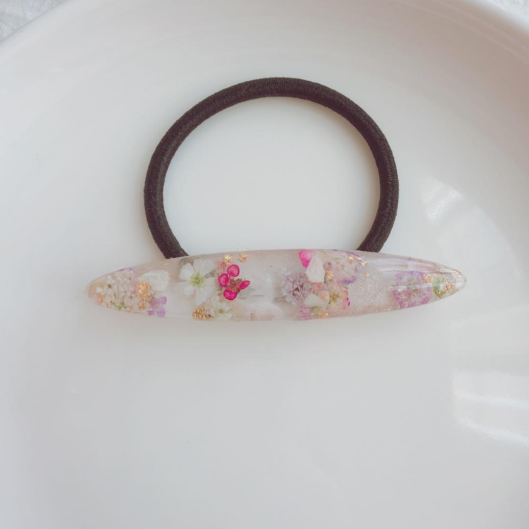 レジンヘアゴム キラキラ　冬　小花　ピンクベージュ