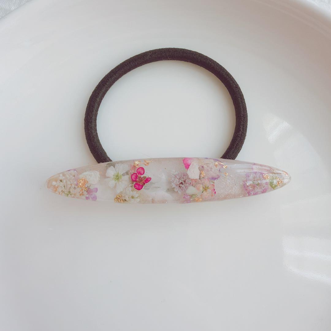 レジンヘアゴム キラキラ　冬　小花　ピンクベージュ