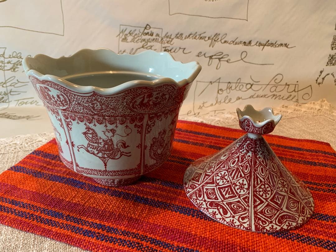 ビヨンヴィンブラッド　激レア・ビンテージのメリーゴーランド型の蓋物可愛すぎます！