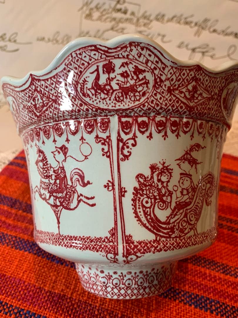 ビヨンヴィンブラッド　激レア・ビンテージのメリーゴーランド型の蓋物可愛すぎます！